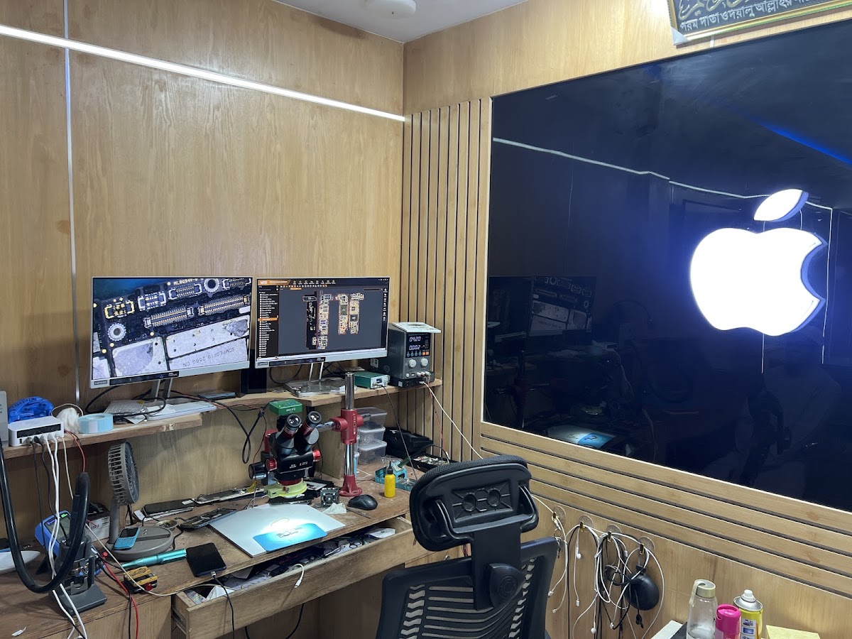 Professional iPhone repair workstation with diagnostic equipment